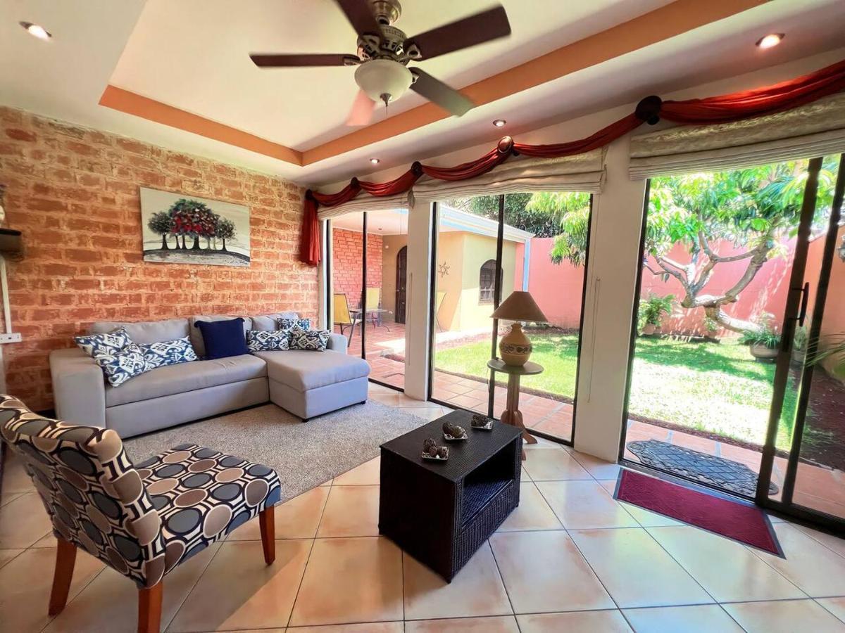 Beautiful Home W/ Backyard, Ac - Close To Airport Brasil Eksteriør billede