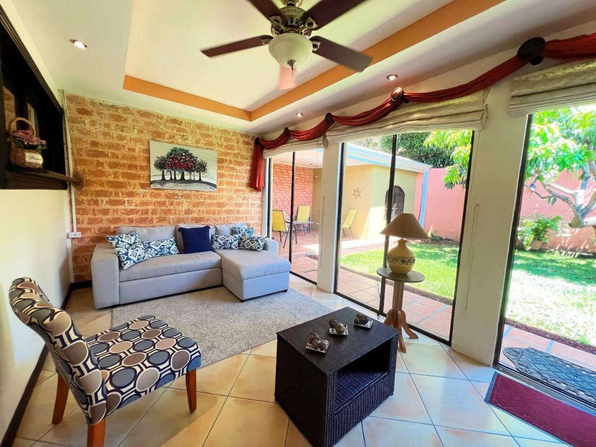 Beautiful Home W/ Backyard, Ac - Close To Airport Brasil Eksteriør billede