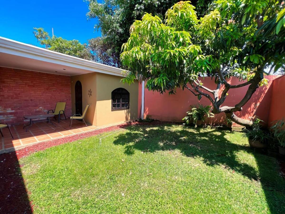 Beautiful Home W/ Backyard, Ac - Close To Airport Brasil Eksteriør billede