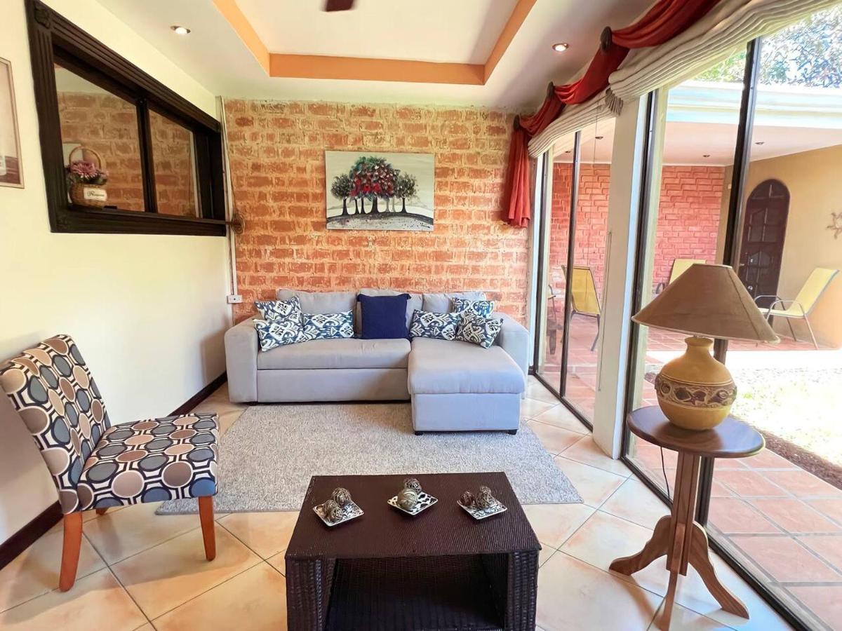 Beautiful Home W/ Backyard, Ac - Close To Airport Brasil Eksteriør billede